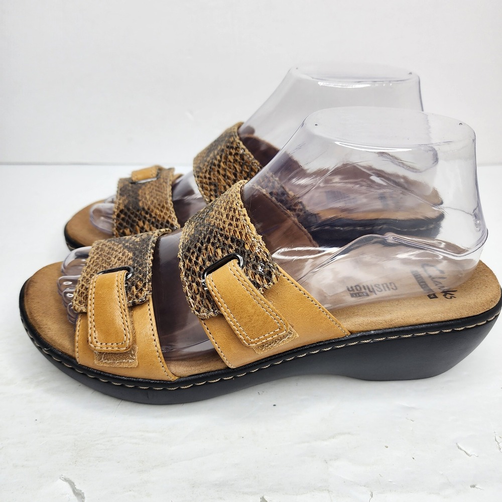 Clarks Delana Fenela Wedge Sandals Womens 7.5 Tan Snake Print Leather Slides